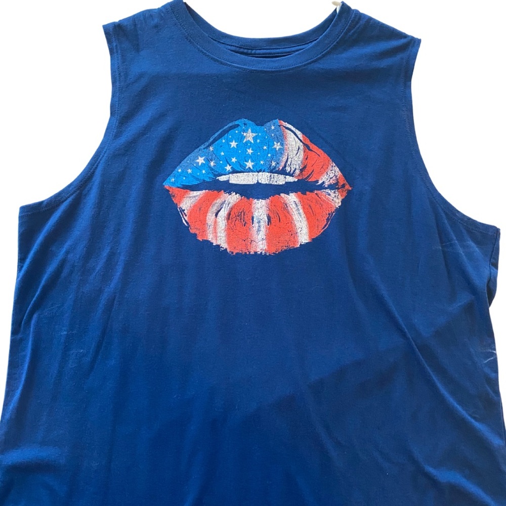 FIFTH SUN blue navy & American lips t-shirt